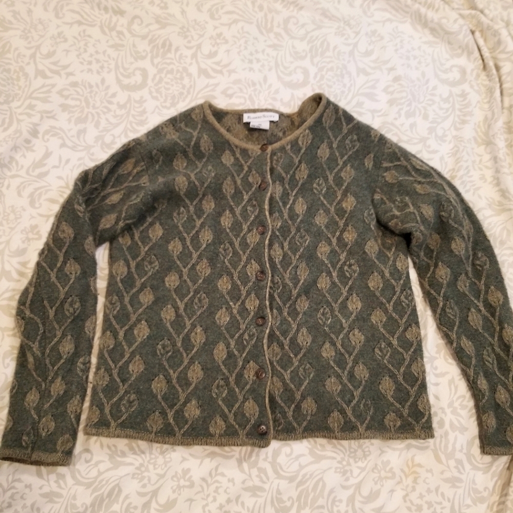 NOT ACTUALLY DOEN!!! TAGGED FOR EXPOSER! 100% wool cardigan